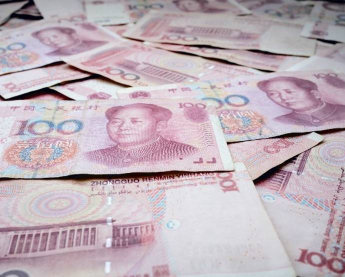 Moeda chinesa avança, mas dólar ainda deve reinar por muito tempo